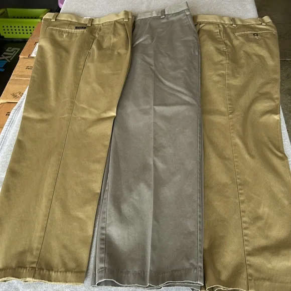3 for 1 price: 3 pair of Men’s Dockers D3 classic fit khakis - Size 31x30. - Picture 2 of 11